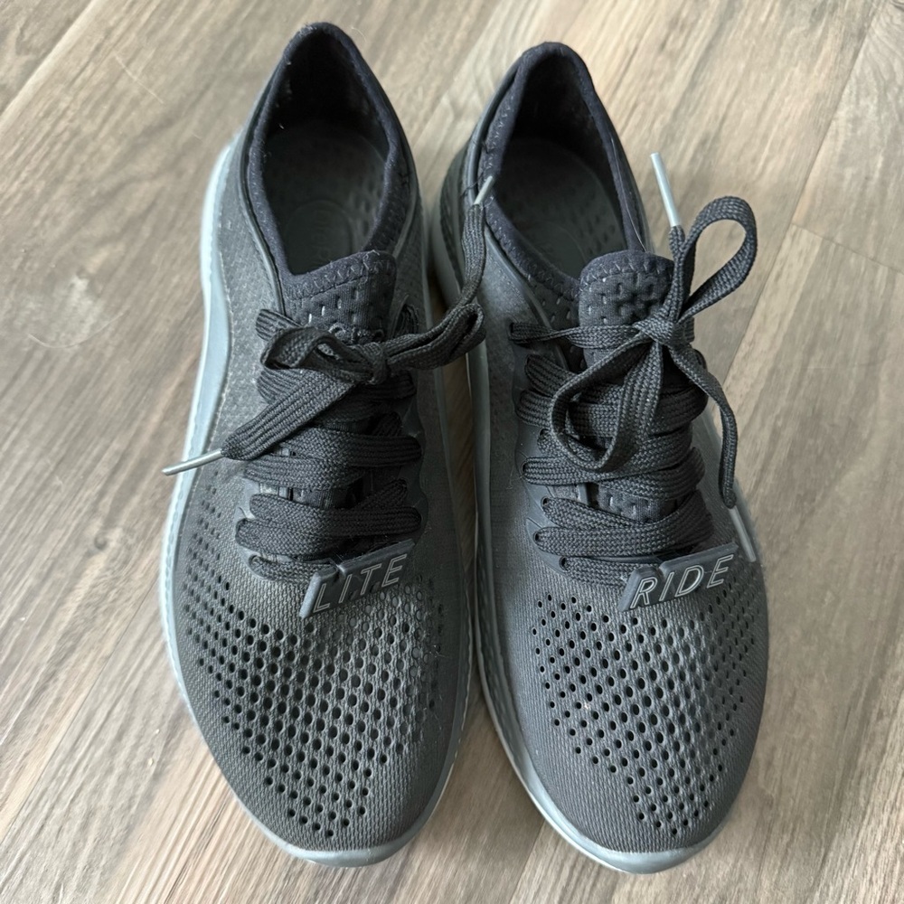 Women’s Crocs LiteRide 360 Pacer Sneakers Size 7 - Picture 2 of 5
